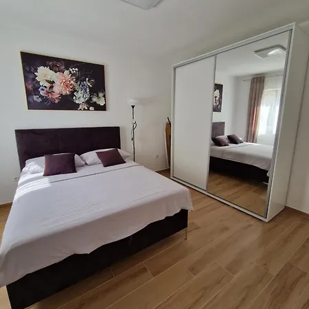 Apartment Jakne